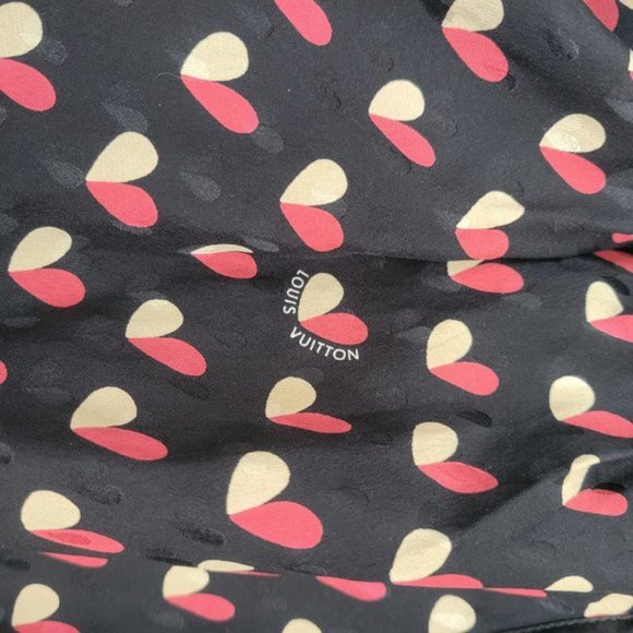 Louis Vuitton Ready To Wear Fall 2010 Silk Halter Top with Heart Print - Picture 4 of 6